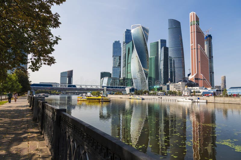 https://mdw-travel-data-us-east-1.s3.amazonaws.com/img/country/Russia/Yuzhny-Trade-and-Entertainment-Centre/img_03.jpg