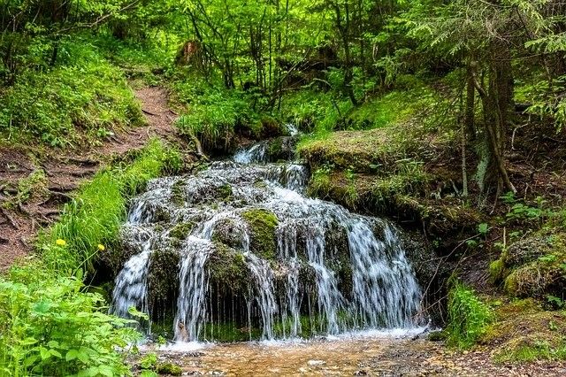 https://mdw-travel-data-us-east-1.s3.amazonaws.com/img/country/Russia/Zerkalnyy-Waterfall/img_02.jpg