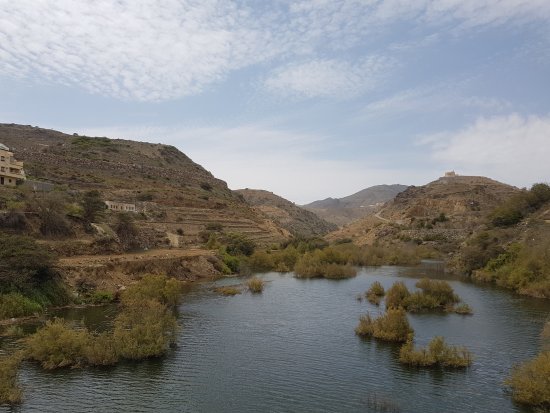 https://mdw-travel-data-us-east-1.s3.amazonaws.com/img/country/Saudi-Arabia/Abha-Dam-Lake-Park/img_03.jpg
