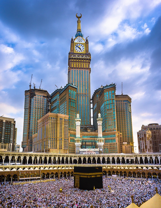https://mdw-travel-data-us-east-1.s3.amazonaws.com/img/country/Saudi-Arabia/Abraj-Al-Bait-Clock-Tower/img_01.jpg