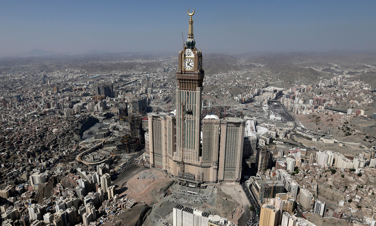 https://mdw-travel-data-us-east-1.s3.amazonaws.com/img/country/Saudi-Arabia/Abraj-Al-Bait-Clock-Tower/img_02.jpg