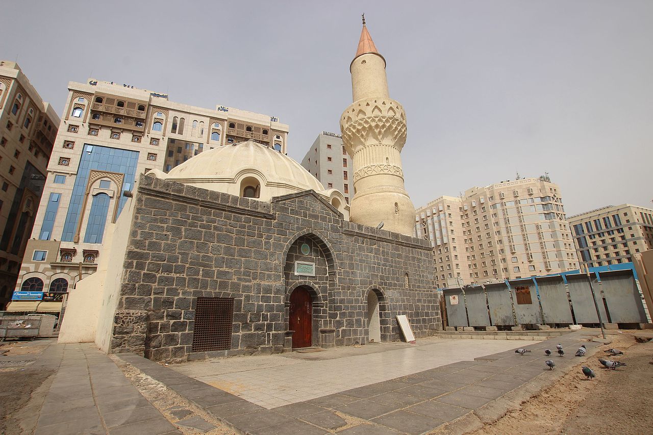 https://mdw-travel-data-us-east-1.s3.amazonaws.com/img/country/Saudi-Arabia/Abu-Bakr-Mosque/img_02.jpg