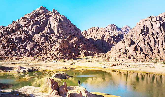 https://mdw-travel-data-us-east-1.s3.amazonaws.com/img/country/Saudi-Arabia/Aja-mountain/img_01.jpg
