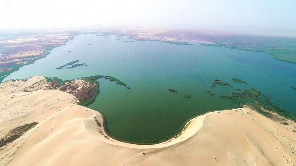 https://mdw-travel-data-us-east-1.s3.amazonaws.com/img/country/Saudi-Arabia/Al-Asfar-Lake-Park/img_01.jpg