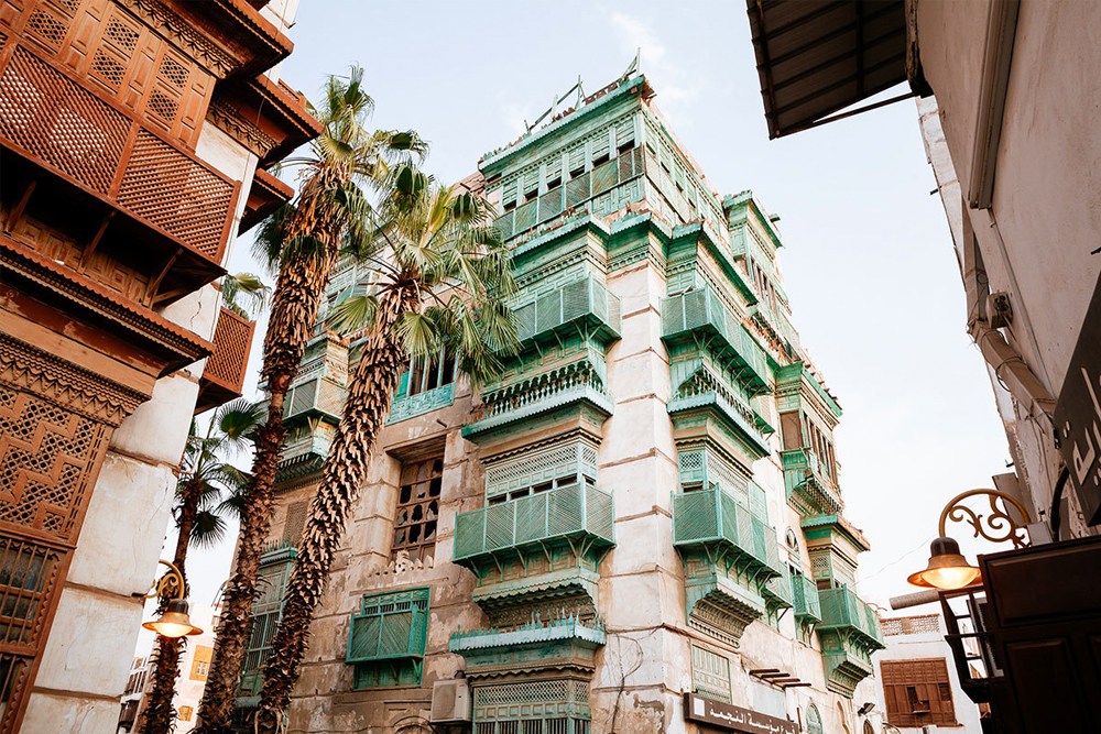 https://mdw-travel-data-us-east-1.s3.amazonaws.com/img/country/Saudi-Arabia/Al-Balad-Historic-District/img_00.jpg