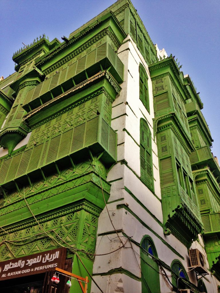 https://mdw-travel-data-us-east-1.s3.amazonaws.com/img/country/Saudi-Arabia/Al-Balad-Historic-District/img_03.jpg