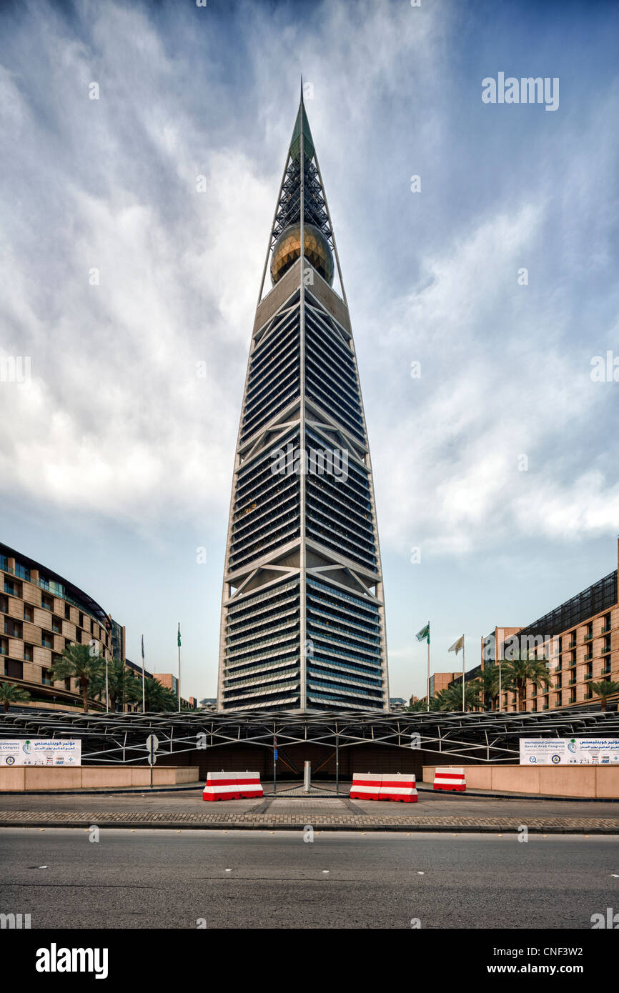 https://mdw-travel-data-us-east-1.s3.amazonaws.com/img/country/Saudi-Arabia/Al-Faisaliyah-Park/img_02.jpg