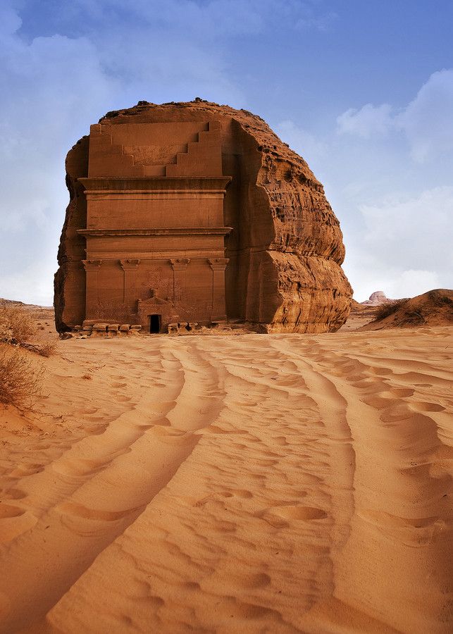 https://mdw-travel-data-us-east-1.s3.amazonaws.com/img/country/Saudi-Arabia/Al-Hajar-Archaeological-Site/img_03.jpg