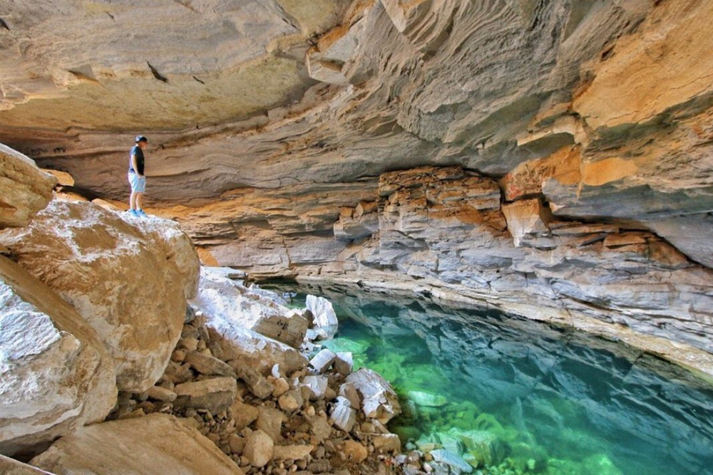 https://mdw-travel-data-us-east-1.s3.amazonaws.com/img/country/Saudi-Arabia/Al-Maathar-Cave-Park/img_01.jpg