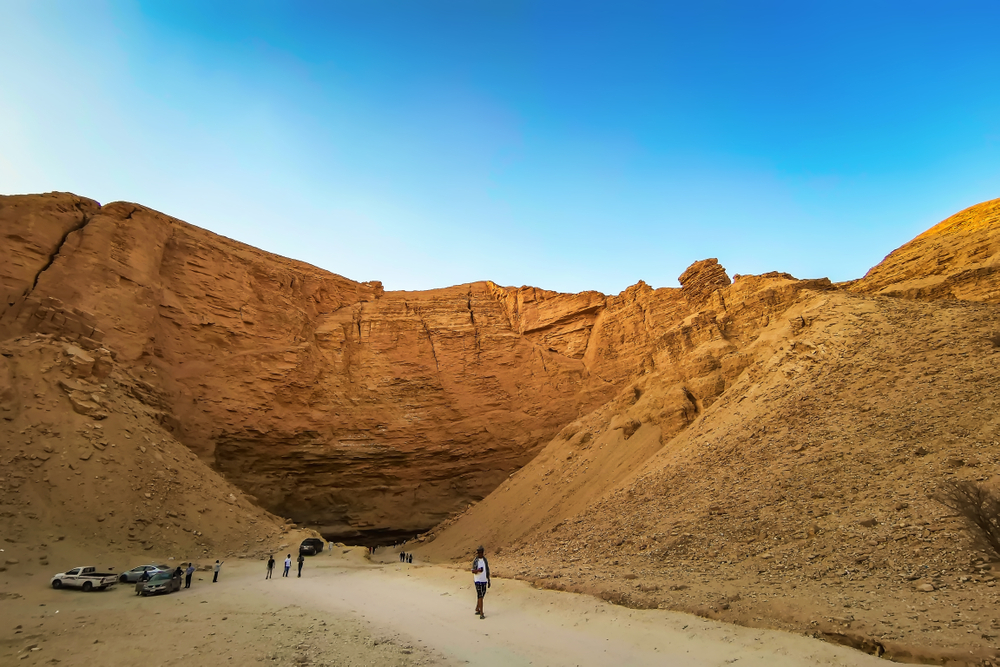 https://mdw-travel-data-us-east-1.s3.amazonaws.com/img/country/Saudi-Arabia/Al-Maathar-Cave-Park/img_02.jpg