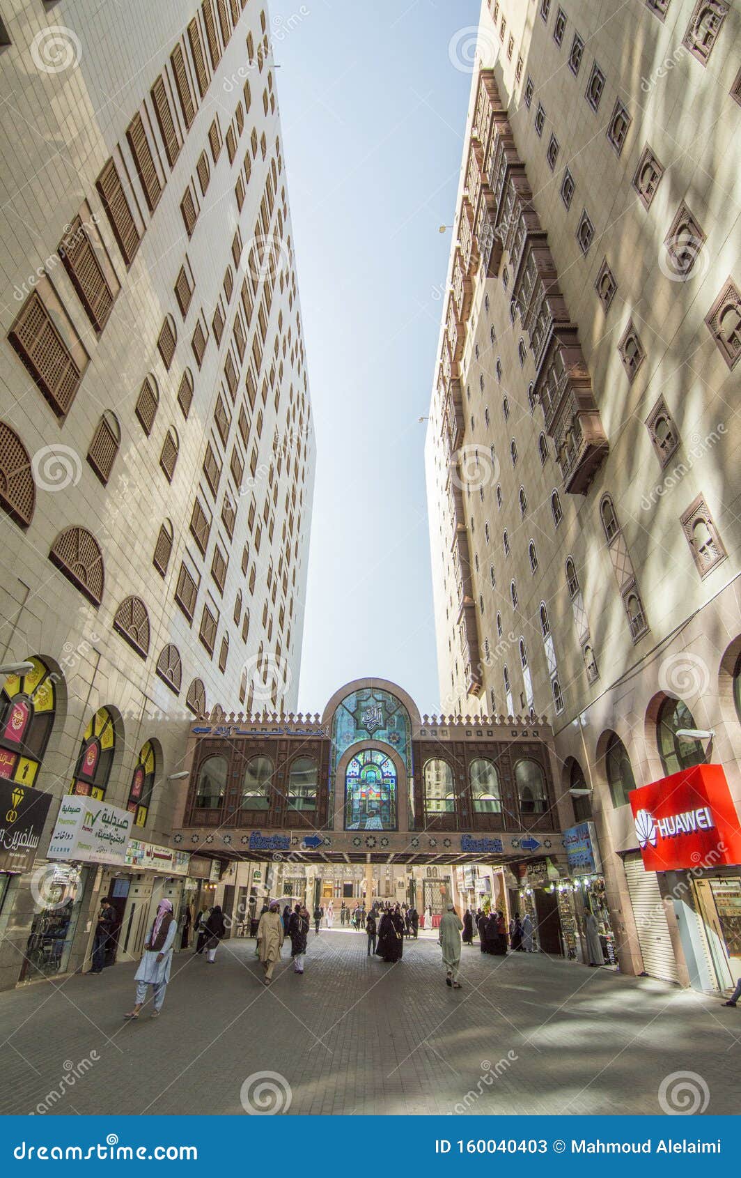 https://mdw-travel-data-us-east-1.s3.amazonaws.com/img/country/Saudi-Arabia/Al-Madinah-Dates-Market/img_03.jpg