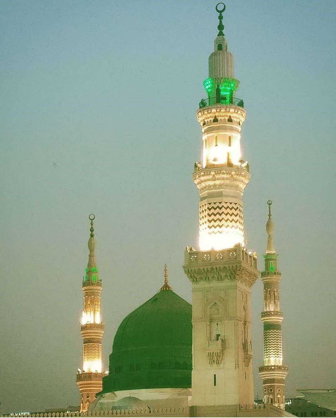 https://mdw-travel-data-us-east-1.s3.amazonaws.com/img/country/Saudi-Arabia/Al-Masjid-an-Nabawi/img_02.jpg