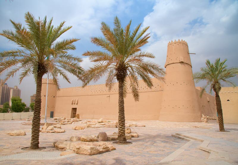 https://mdw-travel-data-us-east-1.s3.amazonaws.com/img/country/Saudi-Arabia/Al-Masmak-Palace-Park/img_02.jpg