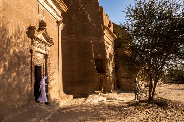 https://mdw-travel-data-us-east-1.s3.amazonaws.com/img/country/Saudi-Arabia/Al-Mial-Tomb/img_02.jpg