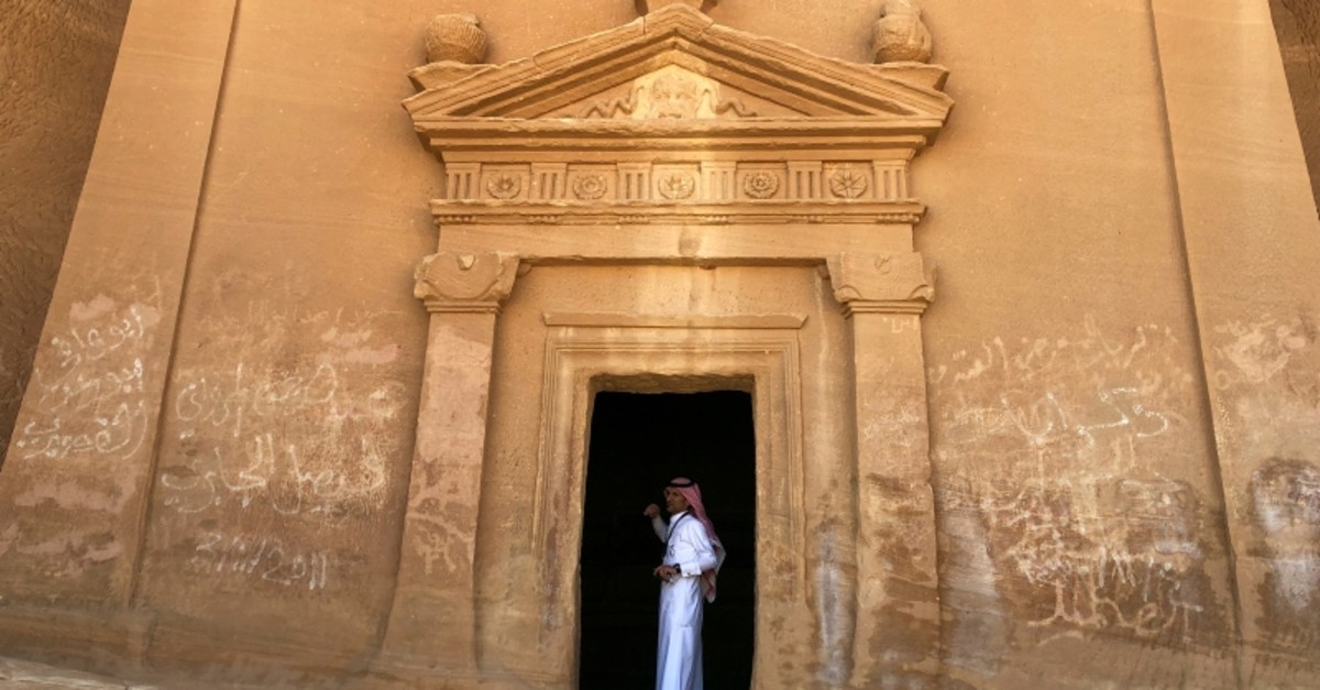 https://mdw-travel-data-us-east-1.s3.amazonaws.com/img/country/Saudi-Arabia/Al-Mial-Tomb/img_03.jpg