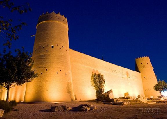 https://mdw-travel-data-us-east-1.s3.amazonaws.com/img/country/Saudi-Arabia/Al-Musmak-Castle/img_01.jpg