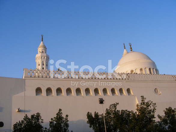https://mdw-travel-data-us-east-1.s3.amazonaws.com/img/country/Saudi-Arabia/Al-Qiblatain-Mosque/img_03.jpg