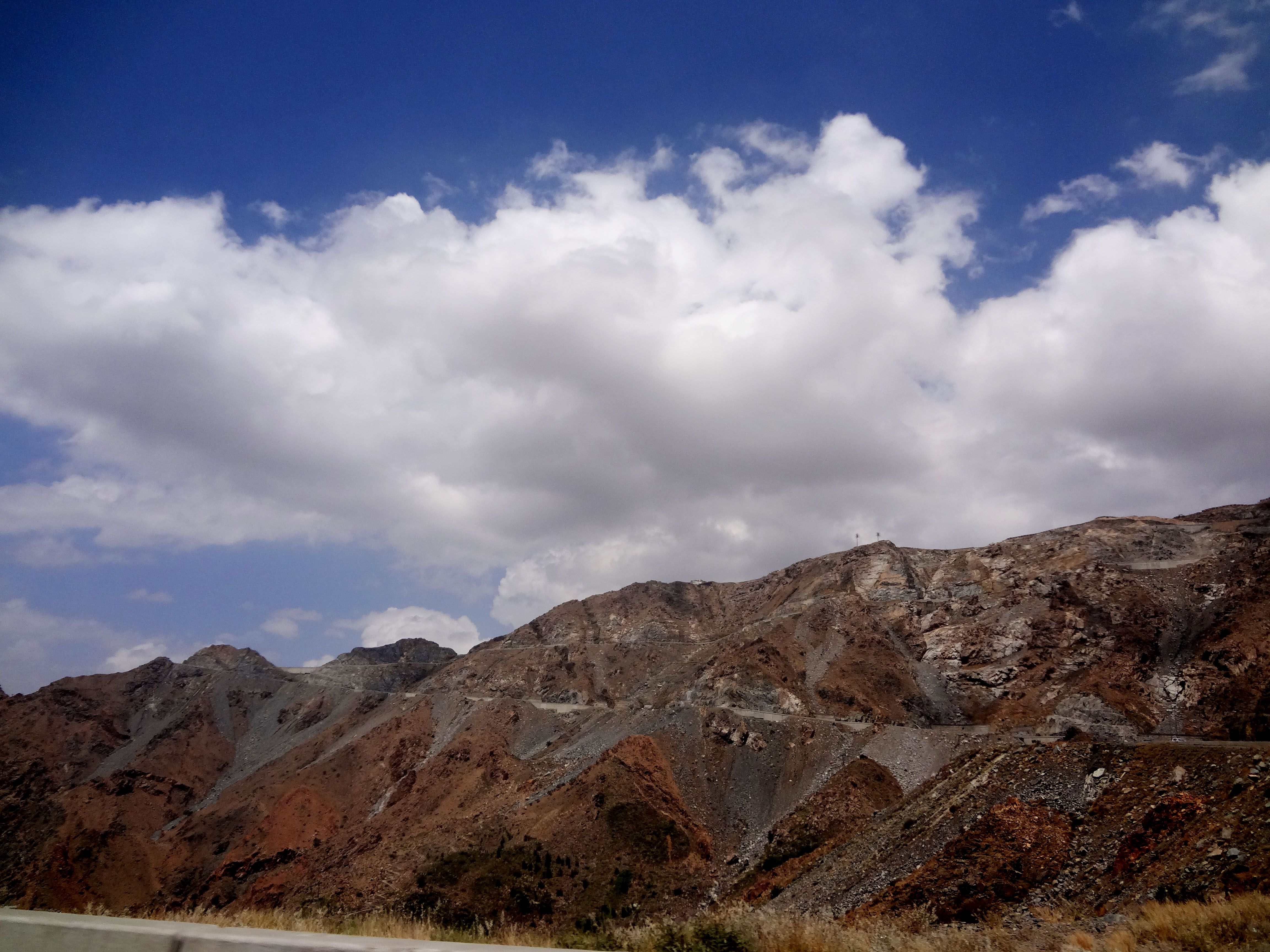 https://mdw-travel-data-us-east-1.s3.amazonaws.com/img/country/Saudi-Arabia/Al-Sarawat-Mountains/img_00.jpg