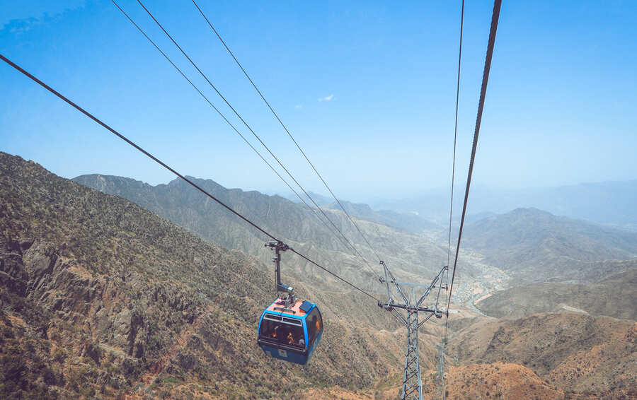 https://mdw-travel-data-us-east-1.s3.amazonaws.com/img/country/Saudi-Arabia/Al-Soudah-Park-Cable-Car/img_02.jpg