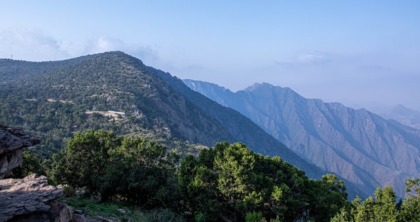 https://mdw-travel-data-us-east-1.s3.amazonaws.com/img/country/Saudi-Arabia/Al-Soudah-Park-Cable-Car/img_03.jpg