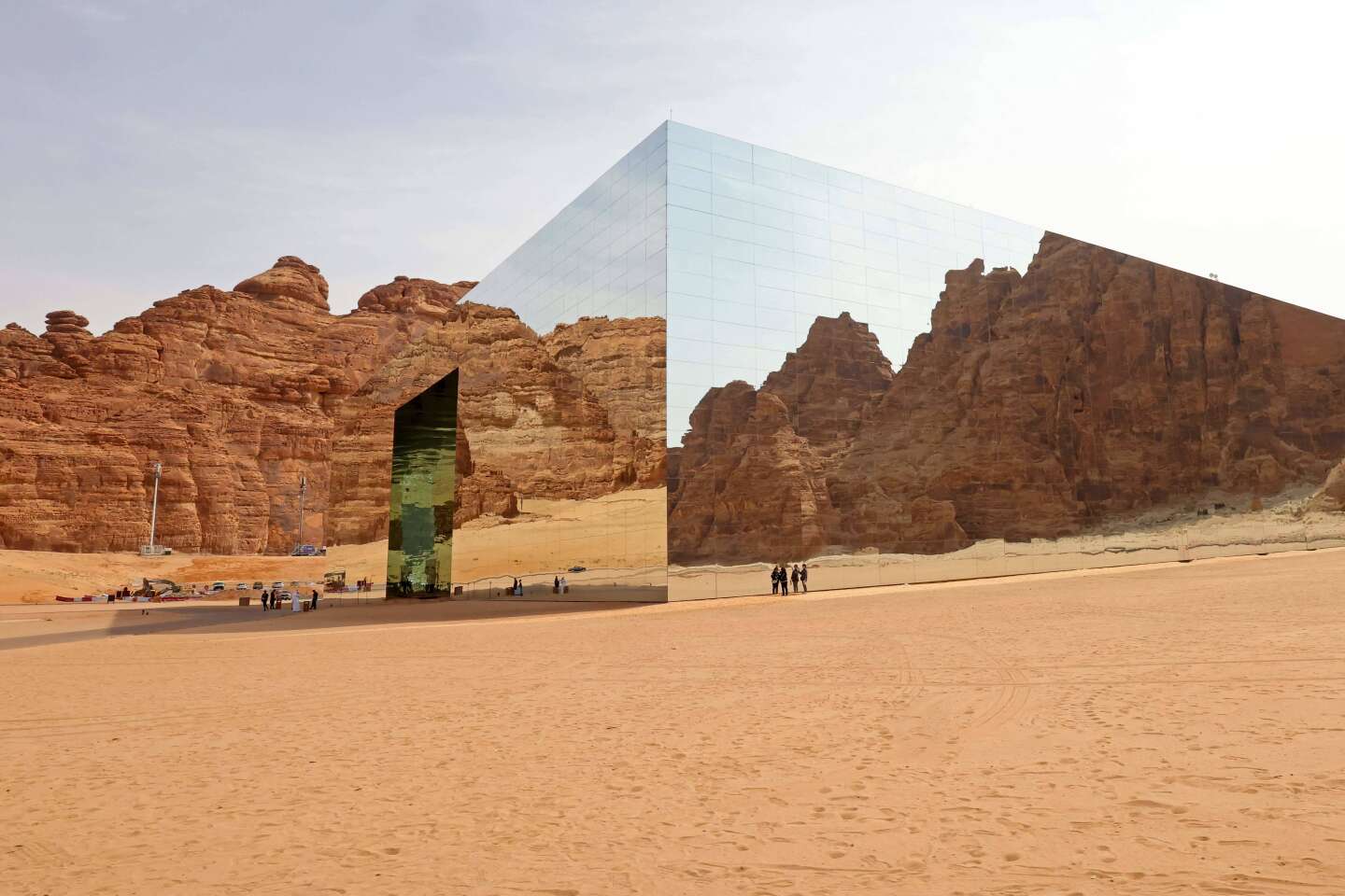 https://mdw-travel-data-us-east-1.s3.amazonaws.com/img/country/Saudi-Arabia/Al-Ula-Oasis/img_03.jpg