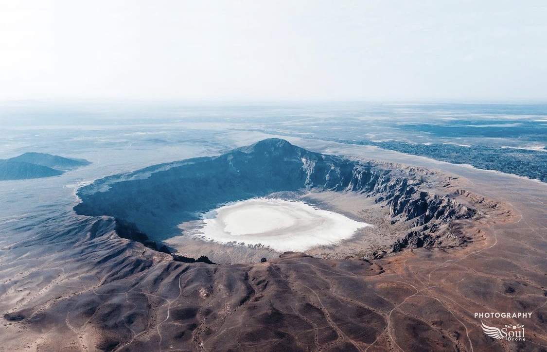 https://mdw-travel-data-us-east-1.s3.amazonaws.com/img/country/Saudi-Arabia/Al-Waba-Crater/img_01.jpg
