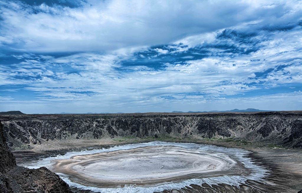 https://mdw-travel-data-us-east-1.s3.amazonaws.com/img/country/Saudi-Arabia/Al-Waba-Crater/img_02.jpg