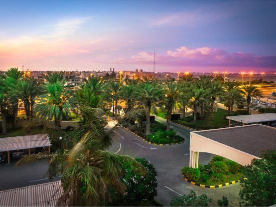 https://mdw-travel-data-us-east-1.s3.amazonaws.com/img/country/Saudi-Arabia/Alkhaleej-Makarim-Village/img_02.jpg