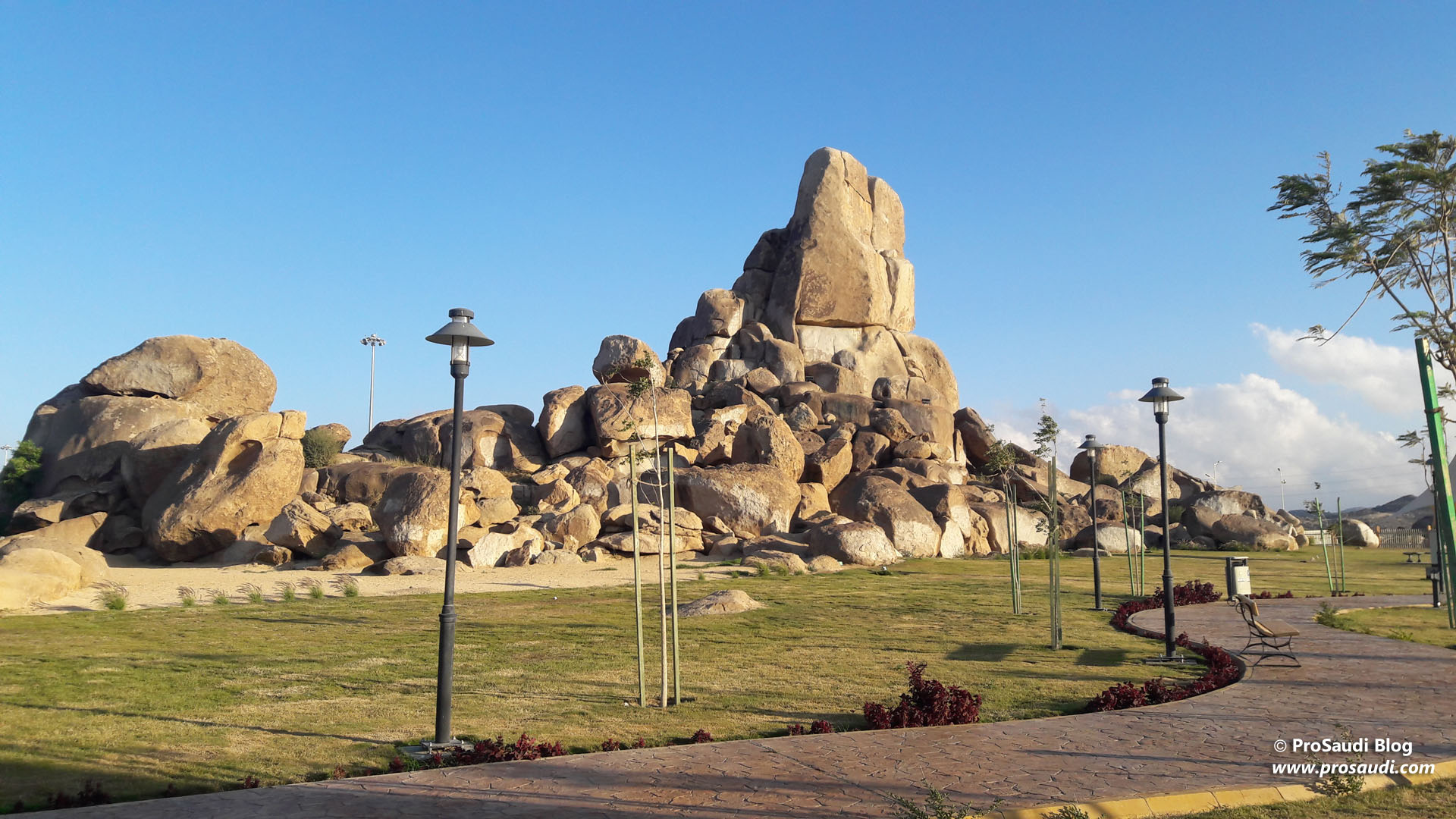 https://mdw-travel-data-us-east-1.s3.amazonaws.com/img/country/Saudi-Arabia/Ar-Ruddaf-Park/img_03.jpg