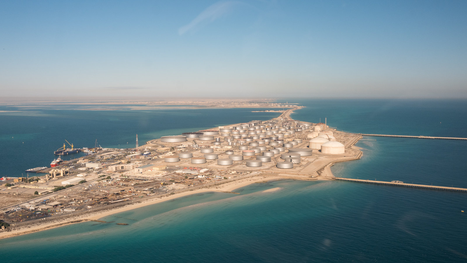 https://mdw-travel-data-us-east-1.s3.amazonaws.com/img/country/Saudi-Arabia/Aramco-Beach/img_03.jpg