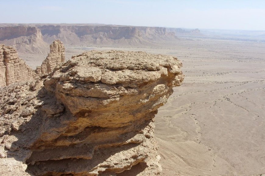 https://mdw-travel-data-us-east-1.s3.amazonaws.com/img/country/Saudi-Arabia/Arches-National-Park/img_02.jpg