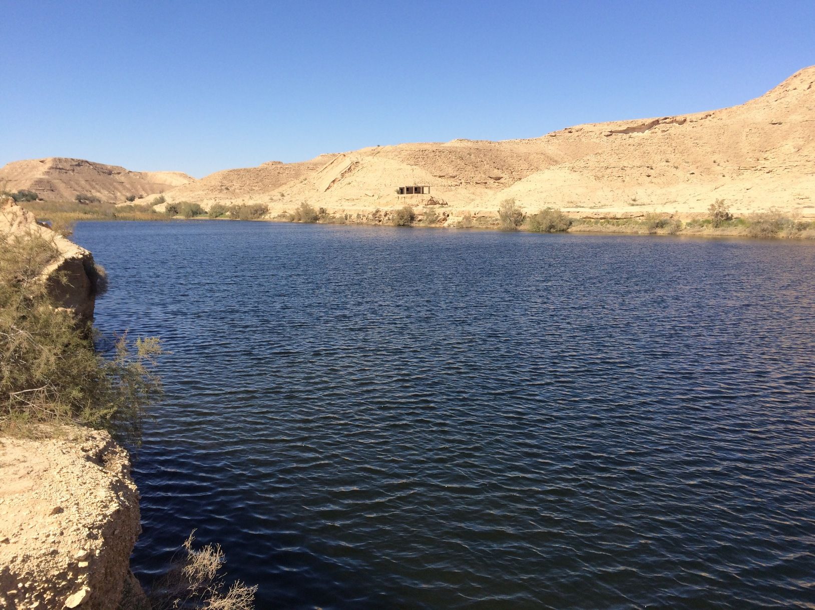 https://mdw-travel-data-us-east-1.s3.amazonaws.com/img/country/Saudi-Arabia/As-Sarouel-Lake/img_03.jpg