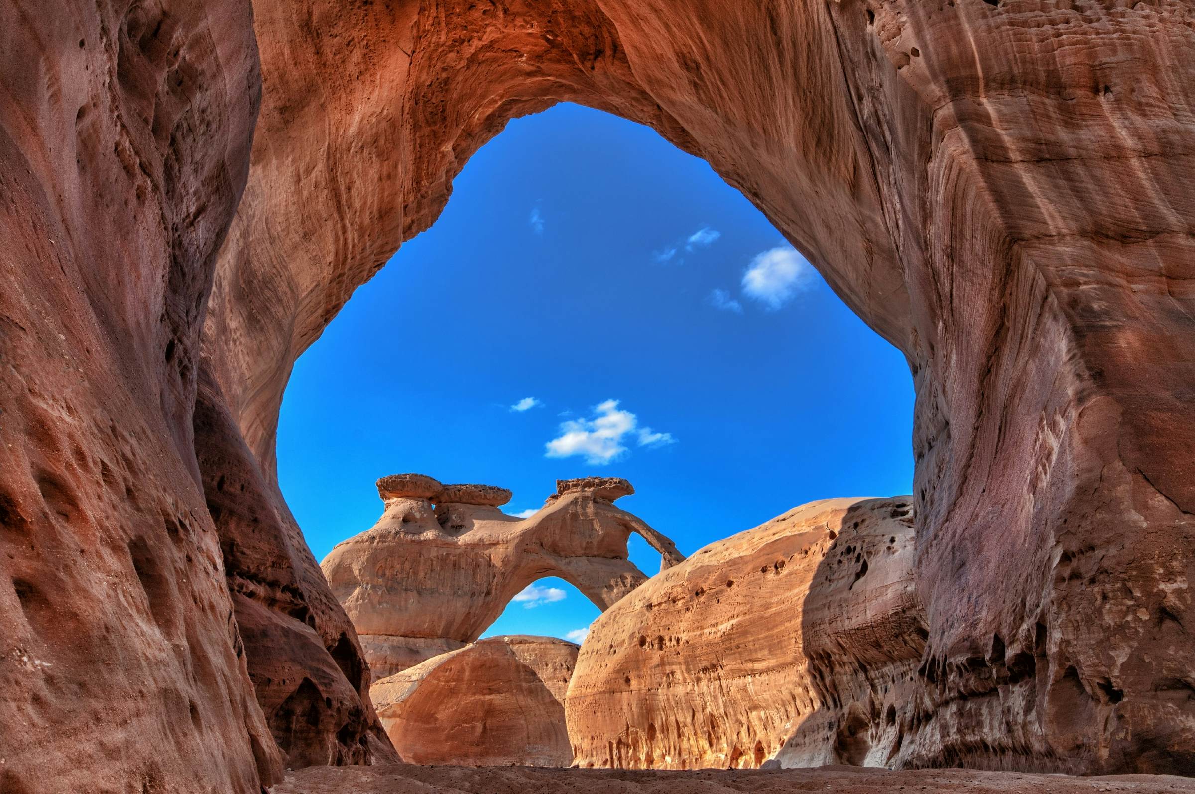 https://mdw-travel-data-us-east-1.s3.amazonaws.com/img/country/Saudi-Arabia/Cave-and-Basin-National-Historic-Site/img_01.jpg