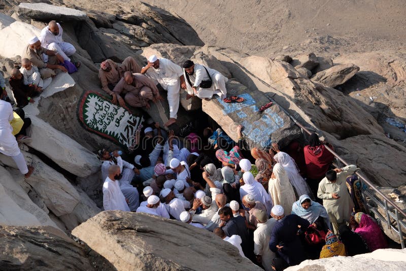 https://mdw-travel-data-us-east-1.s3.amazonaws.com/img/country/Saudi-Arabia/Cave-of-Hira/img_01.jpg