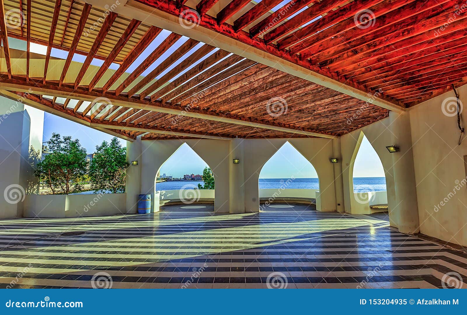 https://mdw-travel-data-us-east-1.s3.amazonaws.com/img/country/Saudi-Arabia/Corniche/img_03.jpg