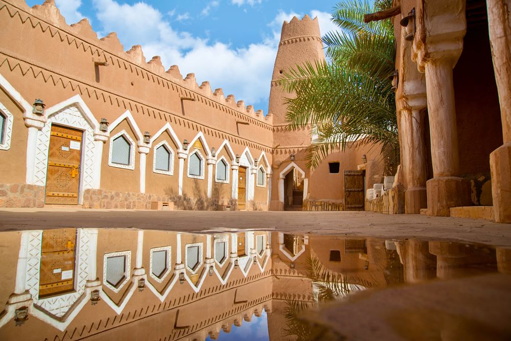 https://mdw-travel-data-us-east-1.s3.amazonaws.com/img/country/Saudi-Arabia/Cultural-Village/img_02.jpg