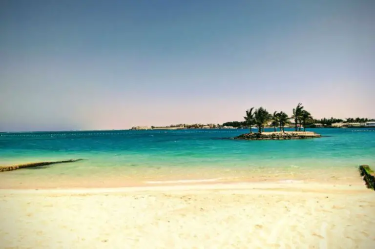https://mdw-travel-data-us-east-1.s3.amazonaws.com/img/country/Saudi-Arabia/Dahaban-Beach/img_01.jpg