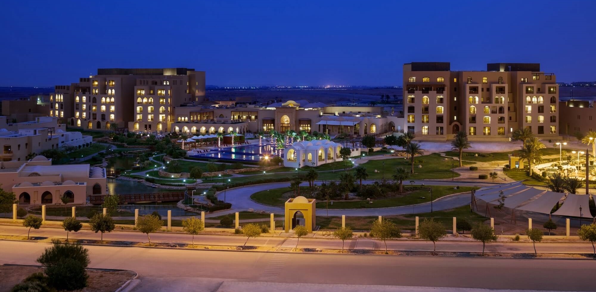https://mdw-travel-data-us-east-1.s3.amazonaws.com/img/country/Saudi-Arabia/Durrat-Al-Arous/img_03.jpg