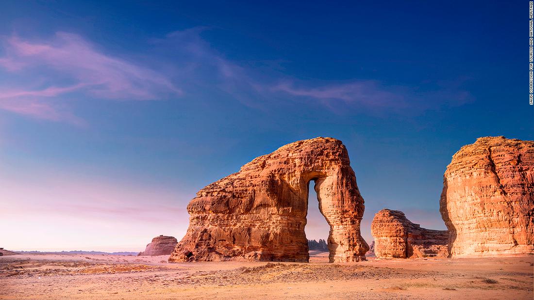 https://mdw-travel-data-us-east-1.s3.amazonaws.com/img/country/Saudi-Arabia/Elephant-Area/img_00.jpg