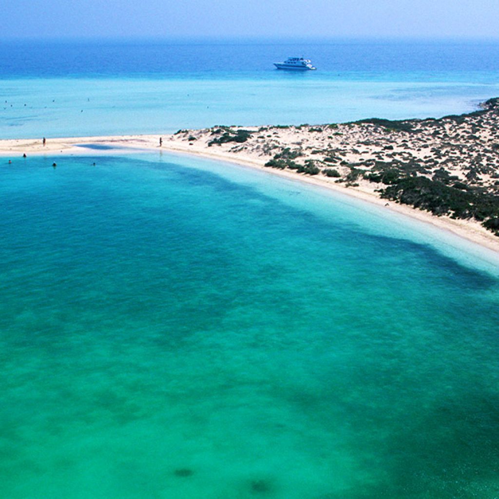 https://mdw-travel-data-us-east-1.s3.amazonaws.com/img/country/Saudi-Arabia/Farasan-Island/img_01.jpg