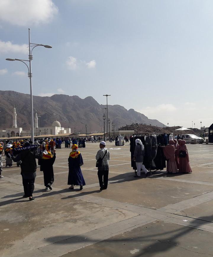 https://mdw-travel-data-us-east-1.s3.amazonaws.com/img/country/Saudi-Arabia/Grave-of-Hamza-ibn-Abdul-Muttalib/img_01.jpg