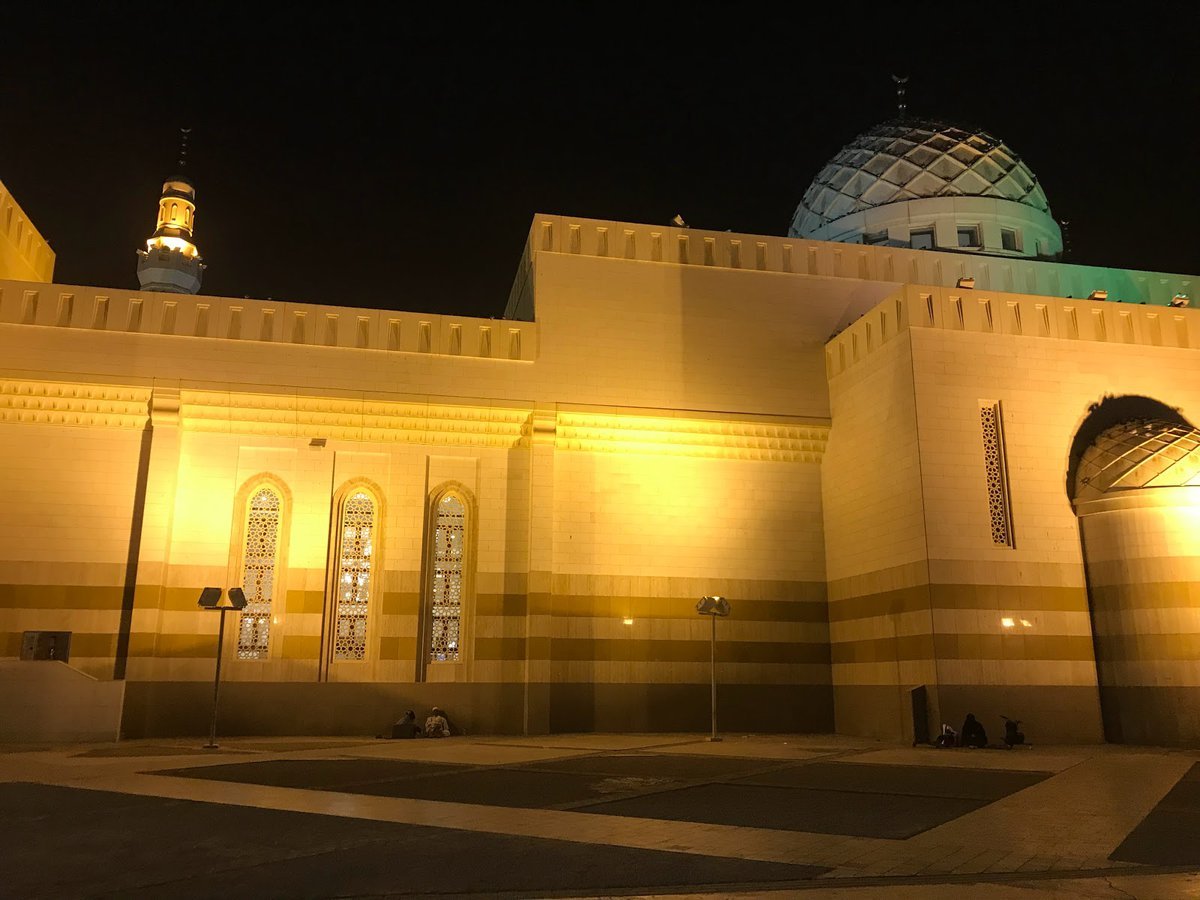 https://mdw-travel-data-us-east-1.s3.amazonaws.com/img/country/Saudi-Arabia/Grave-of-Hamza-ibn-Abdul-Muttalib/img_02.jpg