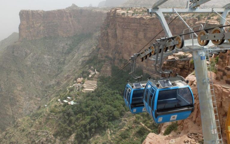 https://mdw-travel-data-us-east-1.s3.amazonaws.com/img/country/Saudi-Arabia/Habala-Village-Cable-Car/img_03.jpg