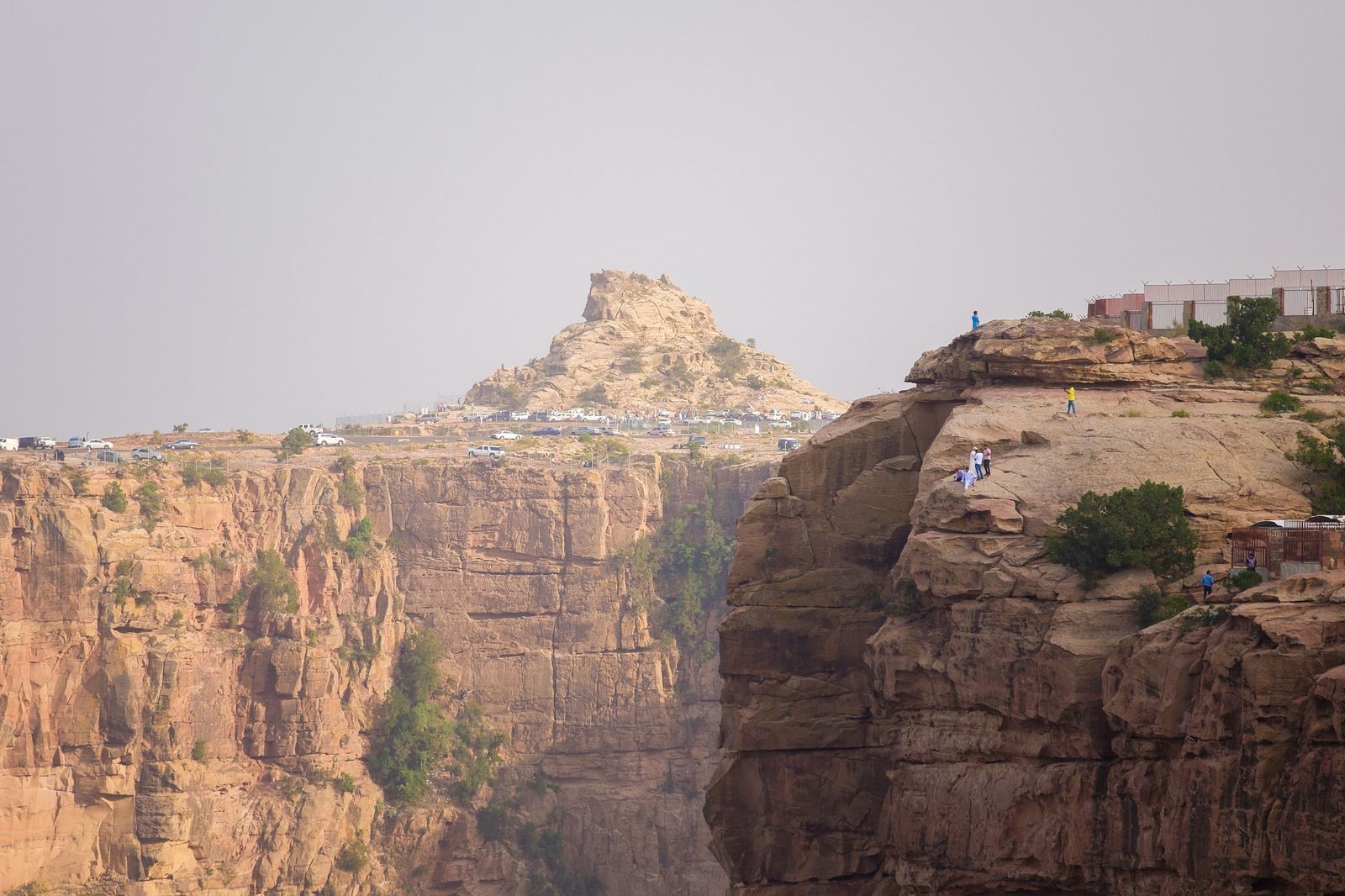 https://mdw-travel-data-us-east-1.s3.amazonaws.com/img/country/Saudi-Arabia/Habala-Village/img_00.jpg