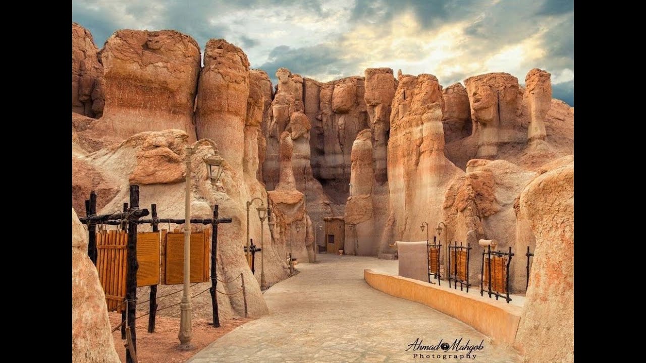 https://mdw-travel-data-us-east-1.s3.amazonaws.com/img/country/Saudi-Arabia/Hassa-Palace/img_01.jpg