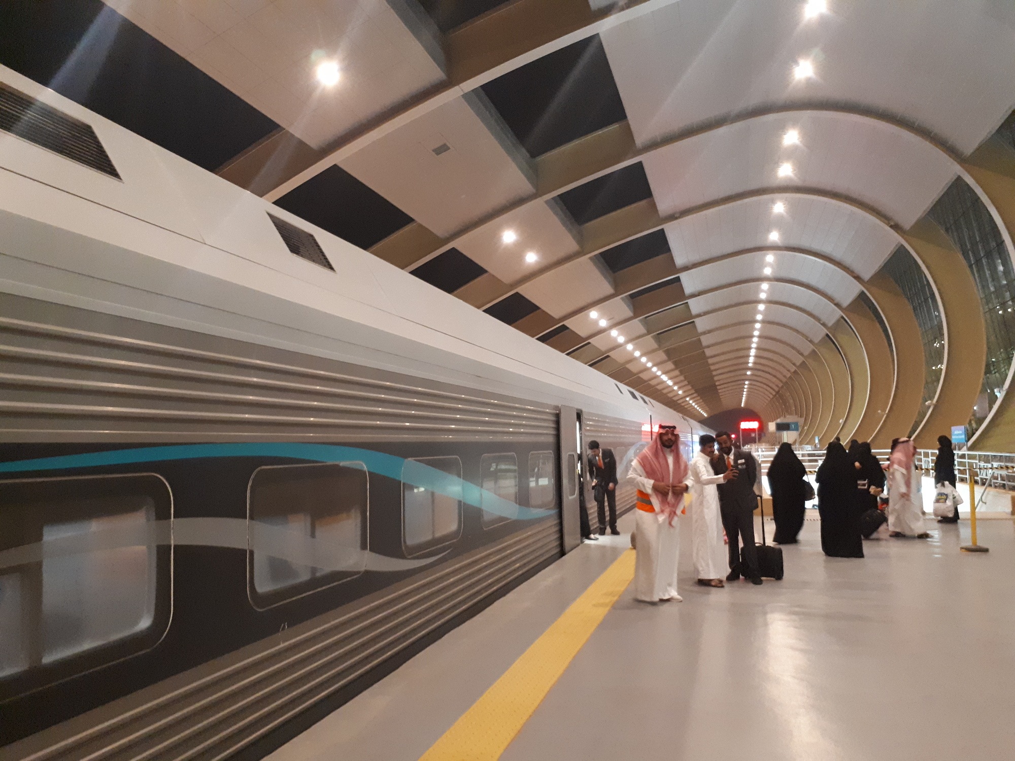 https://mdw-travel-data-us-east-1.s3.amazonaws.com/img/country/Saudi-Arabia/Hegra-Rail-Train-Station/img_00.jpg