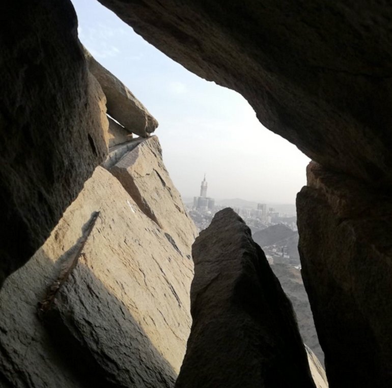 https://mdw-travel-data-us-east-1.s3.amazonaws.com/img/country/Saudi-Arabia/Hira-Cave/img_02.jpg