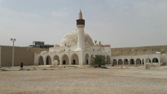 https://mdw-travel-data-us-east-1.s3.amazonaws.com/img/country/Saudi-Arabia/Ibrahim-Palace/img_02.jpg