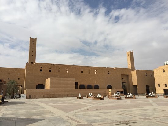 https://mdw-travel-data-us-east-1.s3.amazonaws.com/img/country/Saudi-Arabia/Imam-Turki-bin-Abdullah-Grand-Mosque/img_03.jpg