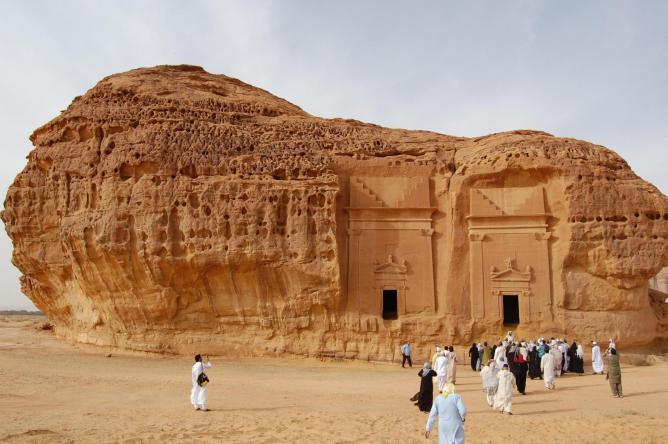 https://mdw-travel-data-us-east-1.s3.amazonaws.com/img/country/Saudi-Arabia/Isharat-Al-Madain-Saleh/img_03.jpg